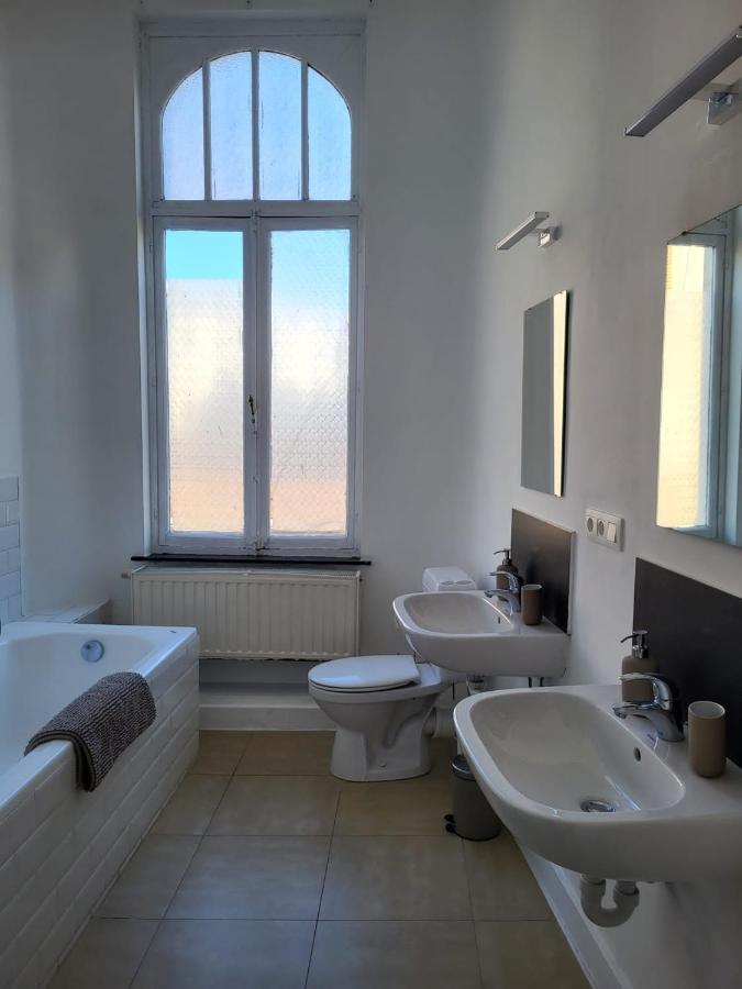 Brussels Bed & Blockchain Private Rooms With Shared Bathroom Exterior photo