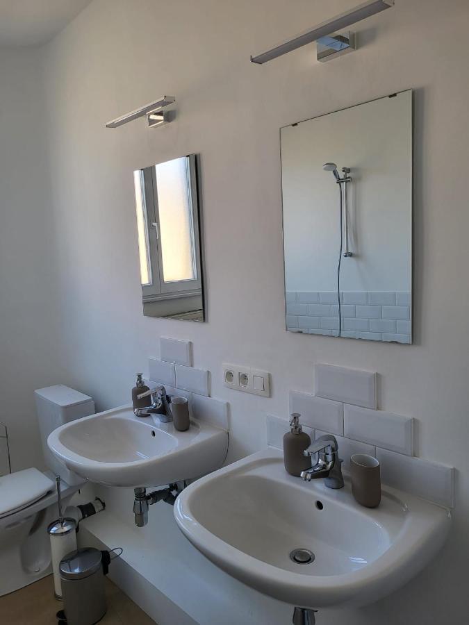 Brussels Bed & Blockchain Private Rooms With Shared Bathroom Exterior photo