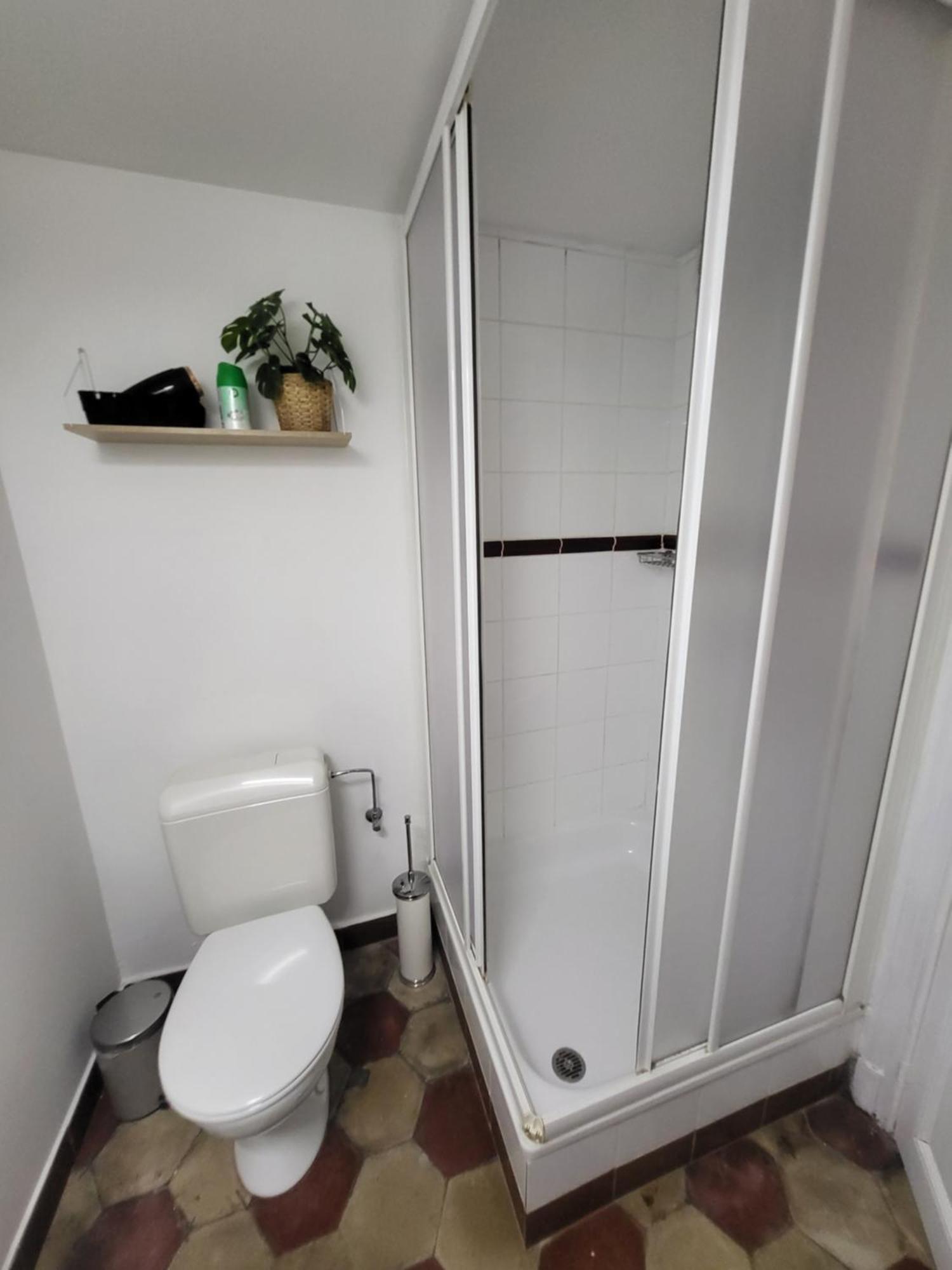 Brussels Bed & Blockchain Private Rooms With Shared Bathroom Room photo