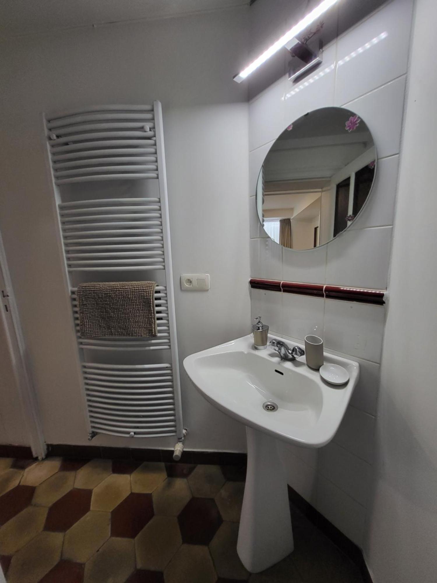 Brussels Bed & Blockchain Private Rooms With Shared Bathroom Room photo